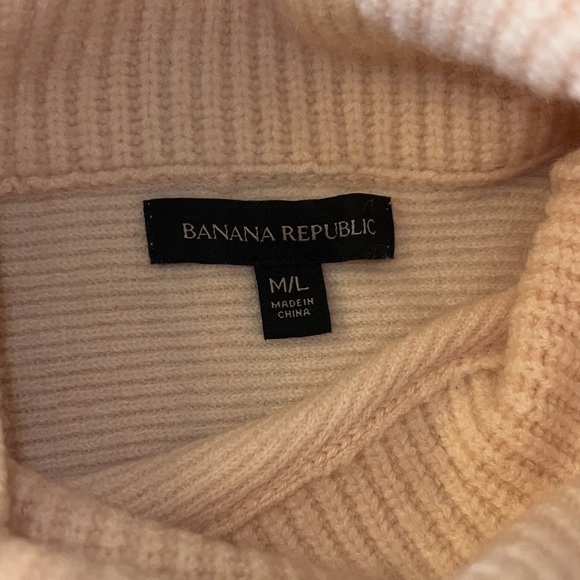 Banana Republic Pink Wool Alpaca Knit Cowl Neck Sweater Medium/ Large - Picture 6 of 8